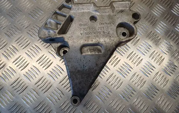 Engine mounting bracket