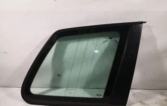 Volkswagen Touareg I Rear side window E143R001025 7L6845298