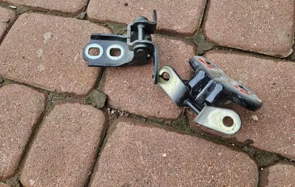 Opel Mokka X Front door hinge set 51TYS