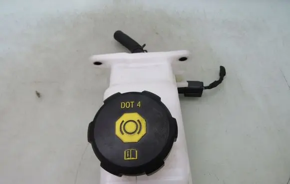 KIA Niro Brake fluid reservoir filler cap with level sensor 