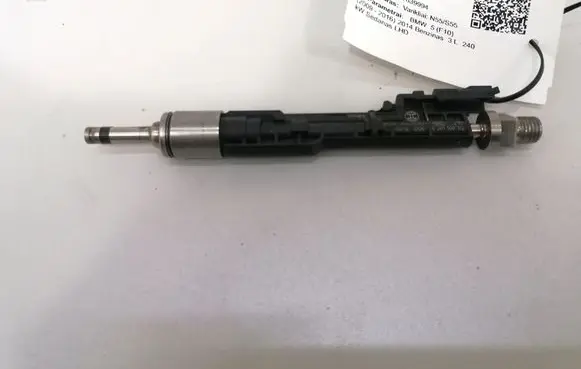 BMW 5 F10 F11 Fuel injector 7639994