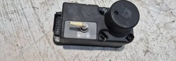 Volkswagen PASSAT B4 Central locking vacuum pump 1H0962257E