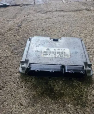 Volkswagen PASSAT B5 Engine control unit/module 038906018P 28SA3664 0281001720