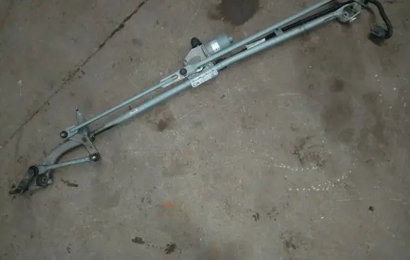 Ford C-MAX II Front wiper linkage and motor 1361N