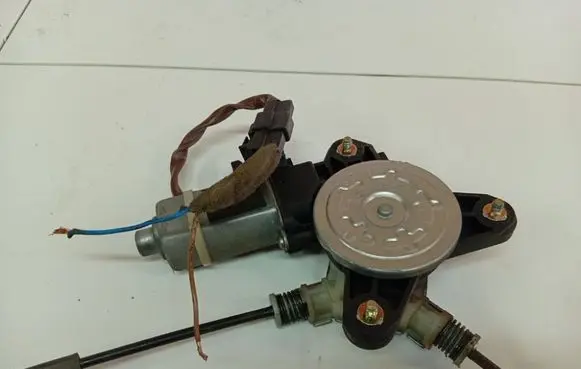 Chevrolet Spark Front door window regulator motor 96485142