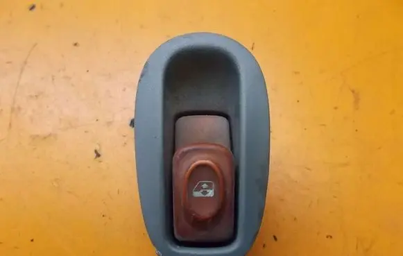 Renault Scenic I Quarter vent window switch 7700836267