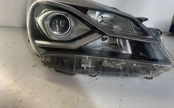 Toyota Yaris Headlight/headlamp