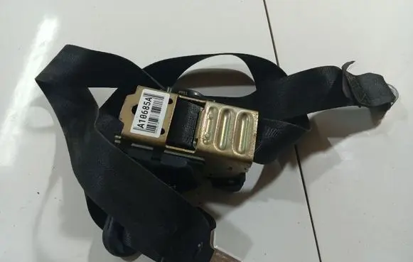 Citroen Saxo Front seatbelt 044087