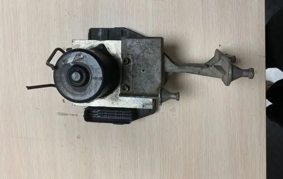 Mercedes-Benz E W211 ABS Pump 2035451632