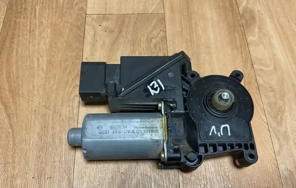 Mercedes-Benz A W168 Front door window regulator motor 101155300