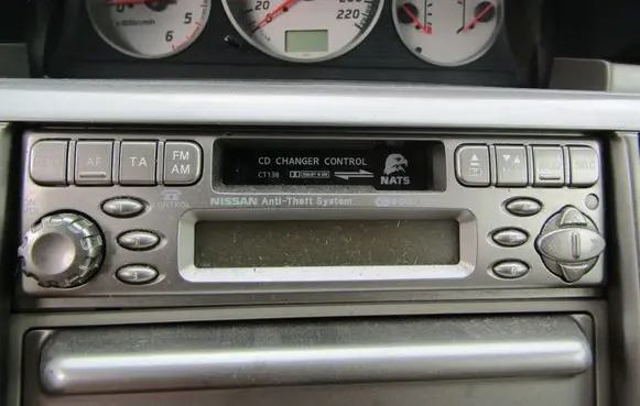 Nissan X-Trail T30 HiFi Audio sound control unit 