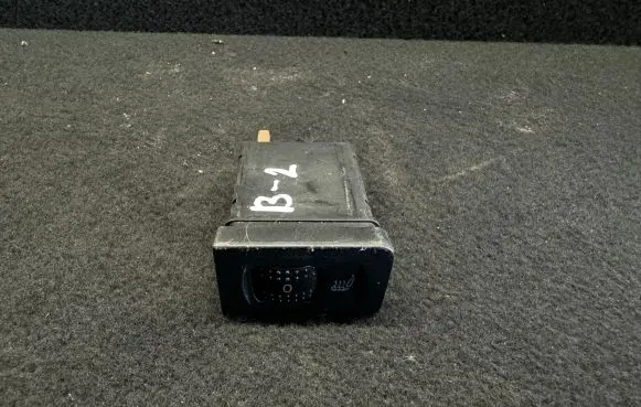 Volkswagen Golf IV Seat heating switch 1J0963564B