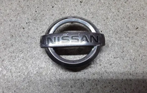 Manufacturer badge logo/emblem