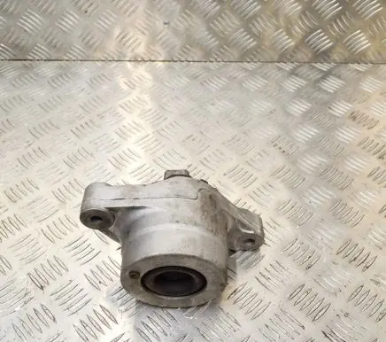 Maserati Quattroporte Engine mount bracket