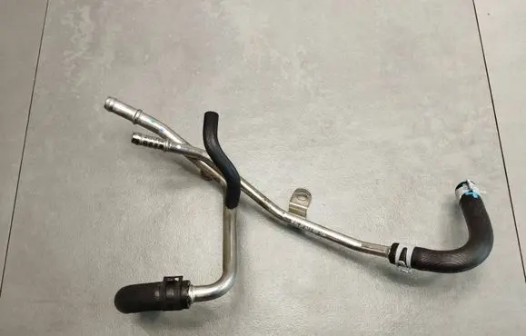 Volkswagen Touran III Fuel line pipe 05L201360G