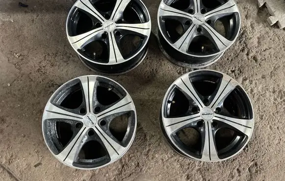 Honda CR-V R15 alloy rim