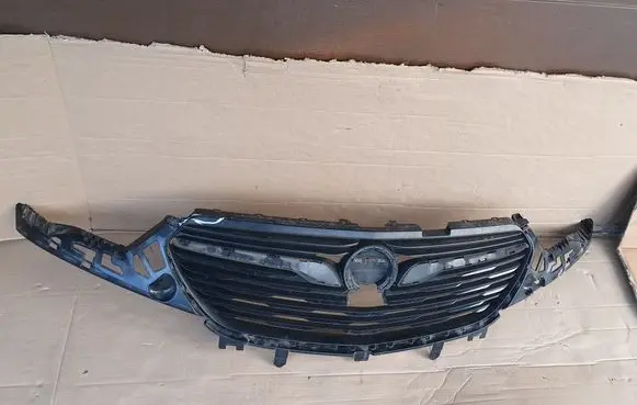 Opel Grandland X Front bumper upper radiator grill YP00023977 P1U051726