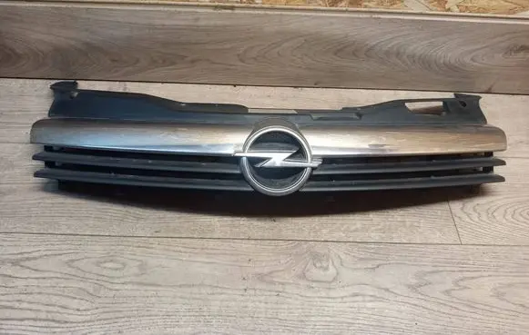Honda CR-V Front bumper upper radiator grill