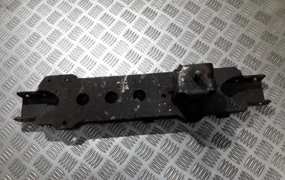 Mitsubishi Pajero Sport I Engine mount bracket