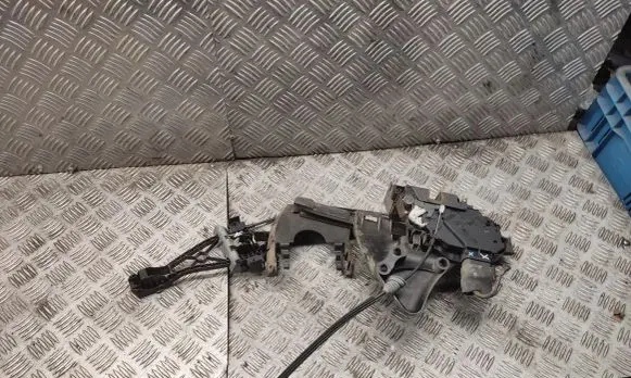 Volvo V50 Front door lock 30663577