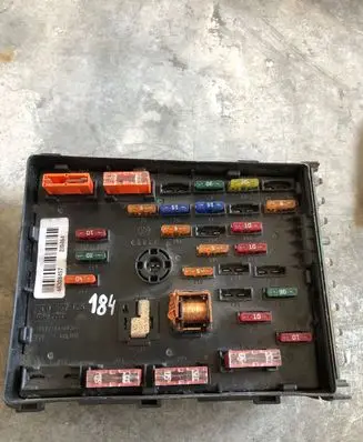 Volkswagen PASSAT B6 Fuse module 3C0937125 93592777