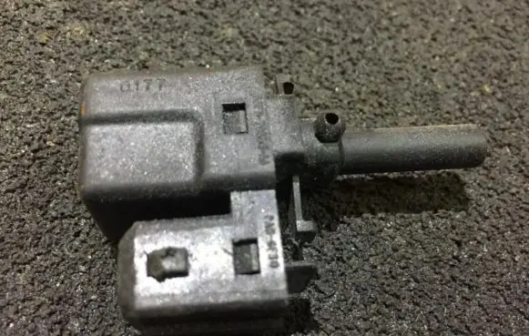 Ford Fiesta Brake pedal sensor switch 95fb7c534aa