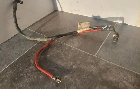 Volkswagen Touran I Positive cable (battery) 1K0971228L