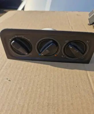 Volkswagen Golf III Climate control unit