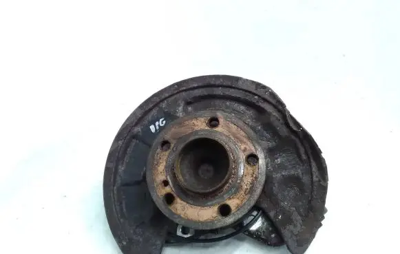 Rear wheel hub spindle/knuckle