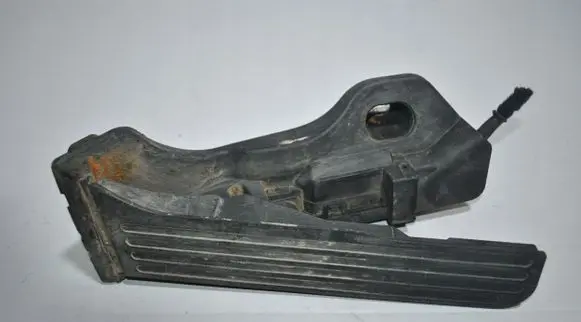 Volkswagen Golf Plus Accelerator throttle pedal 1K1721503M