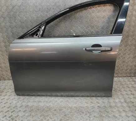 Jaguar XE Front door T4N2633
