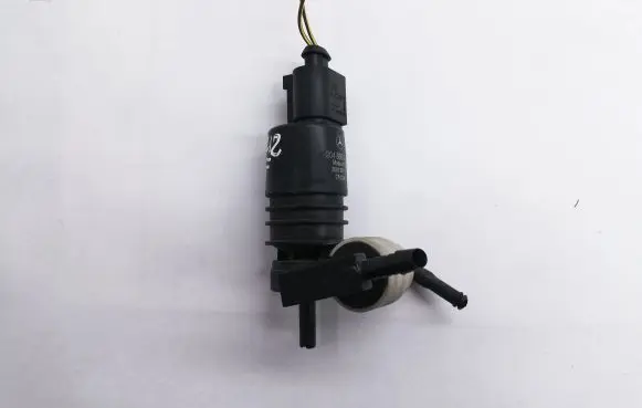 Mercedes-Benz E W212 Windscreen/windshield washer pump A2048660221