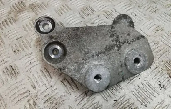 Gearbox mounting bracket