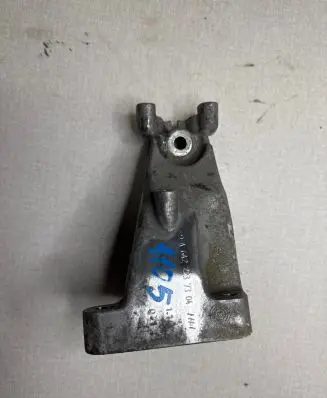 Mercedes-Benz S W222 Engine mounting bracket A6422237304
