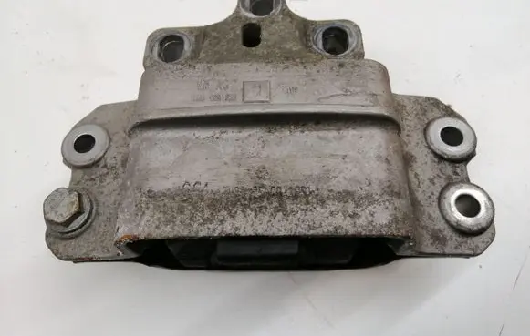 Volkswagen PASSAT B7 Engine mount bracket 1K0199555