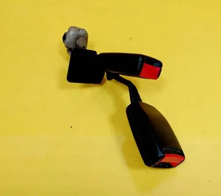 Audi A4 S4 B5 8D Rear seatbelt buckle 8D0857739