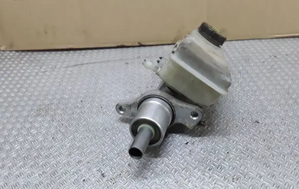 Master brake cylinder