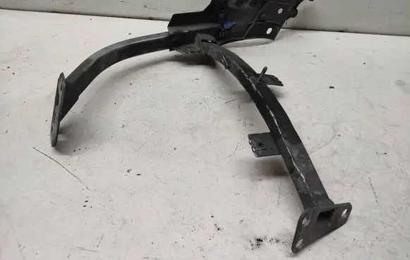 Audi A8 S8 D4 4H Fender mounting bracket 4H0821233