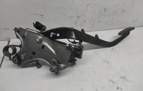 Toyota Corolla Verso E121 Brake pedal 