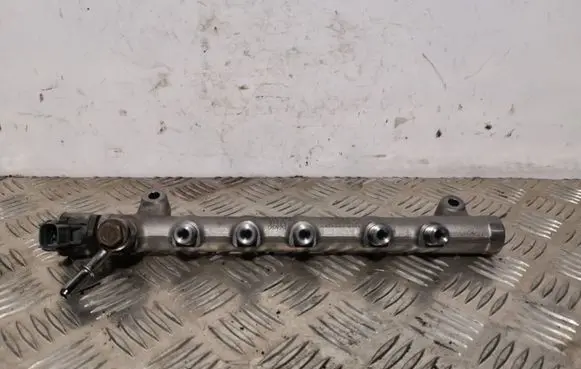 Volvo XC60 Fuel main line pipe 31303612