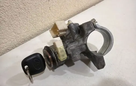 Toyota Auris 150 Ignition lock 450200204