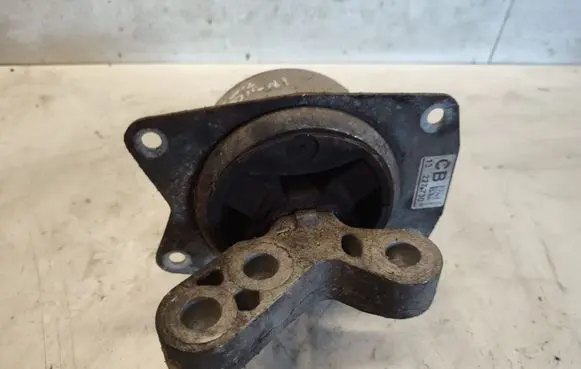 Opel Insignia A Engine mount bracket 13227730