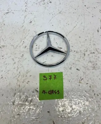 Manufacturer badge logo/emblem