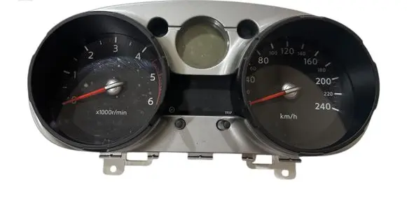 Nissan Qashqai Speedometer (instrument cluster) JD08E 17E8ES2
