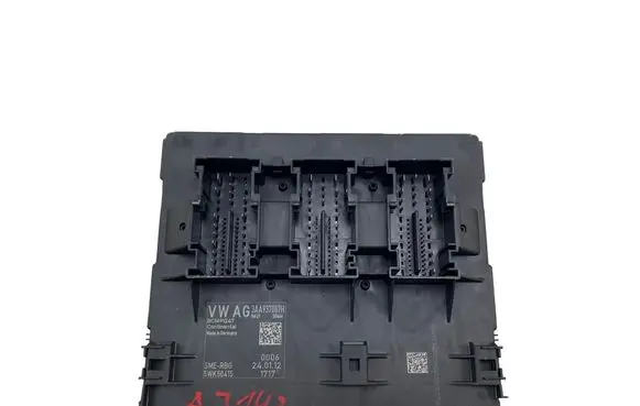 Volkswagen PASSAT B7 Central body control module 3AA937087H