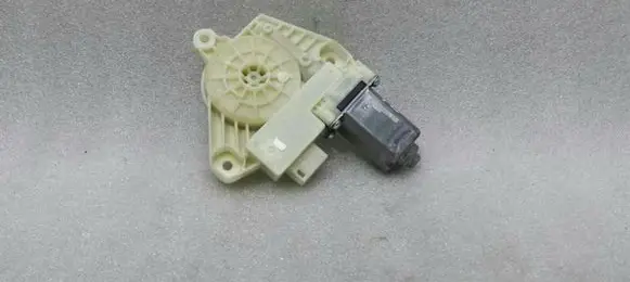 Mercedes-Benz GLC X253 C253 Front door window regulator motor A2059060013