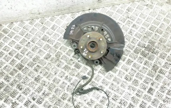 Toyota RAV 4 (XA50) Front wheel hub