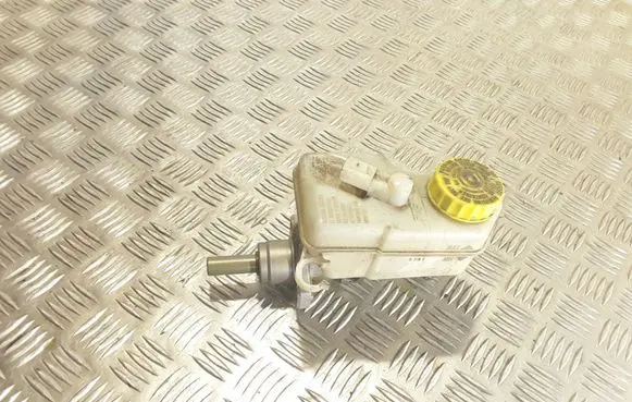 Volkswagen Polo IV 9N3 Master brake cylinder