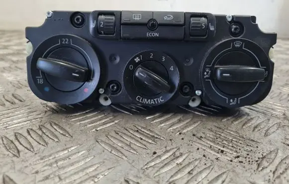 Volkswagen PASSAT B6 Climate control unit