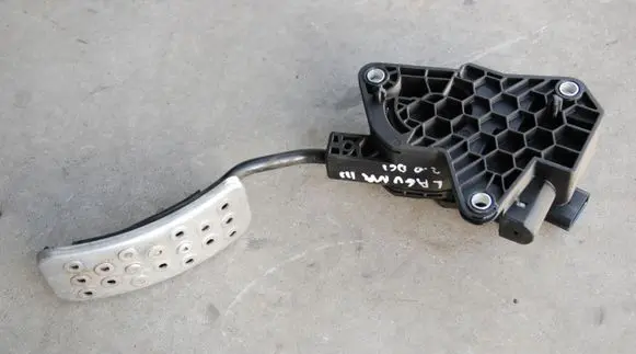 Renault Laguna III Accelerator throttle pedal 180020040R